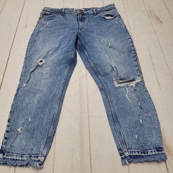 Abercrombie & Fitch The Mom high rise jeans distressed raw hem - Picture 1 of 9